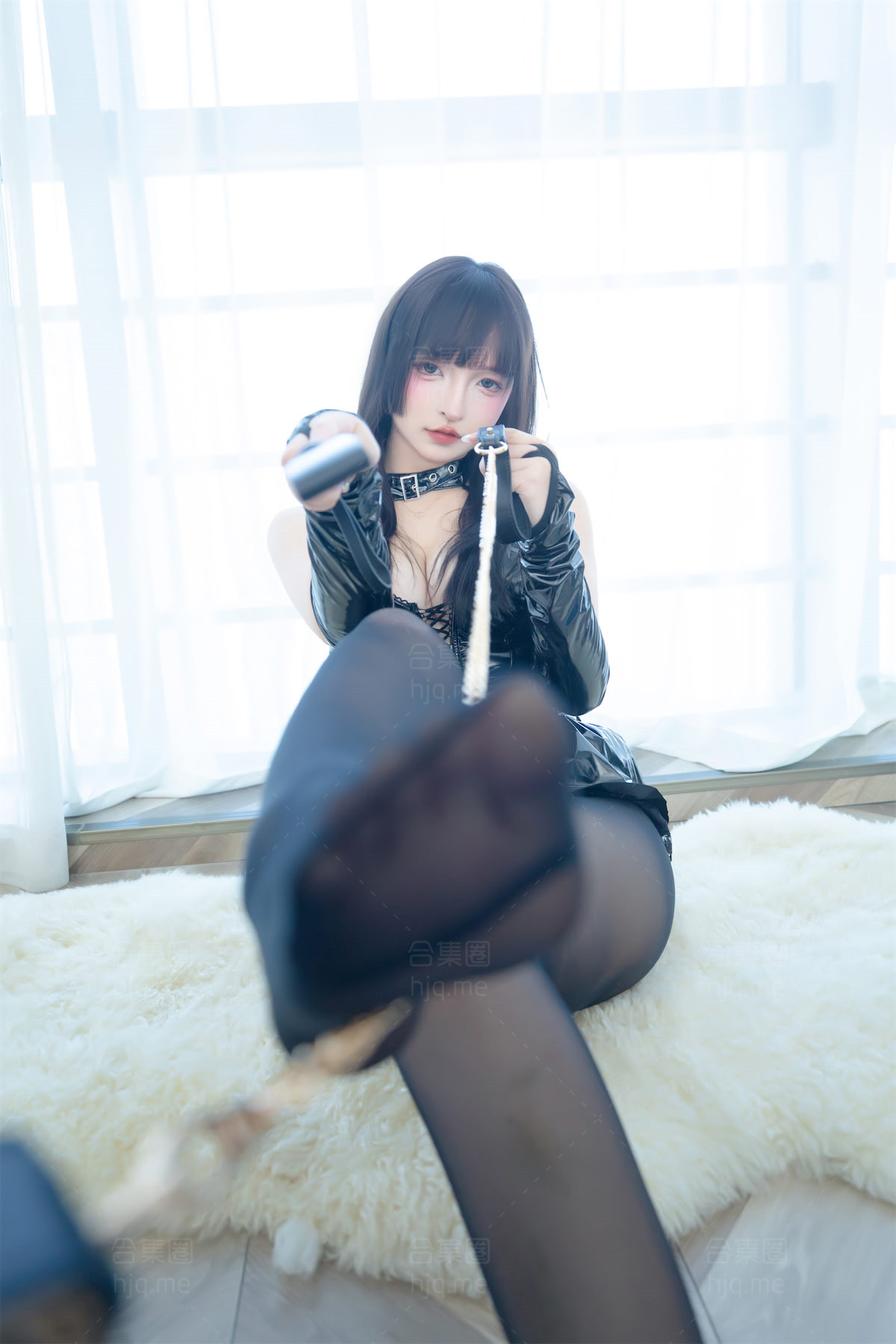 3.神楽坂真冬2024年9月开学《美脚调教》摄影75张，2枚视频